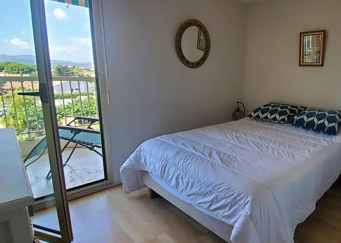 아파트 Bright With View